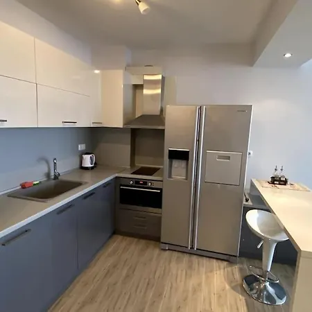 Charming 1-bedroom In Saint Sofia Apartcomplex 아파트